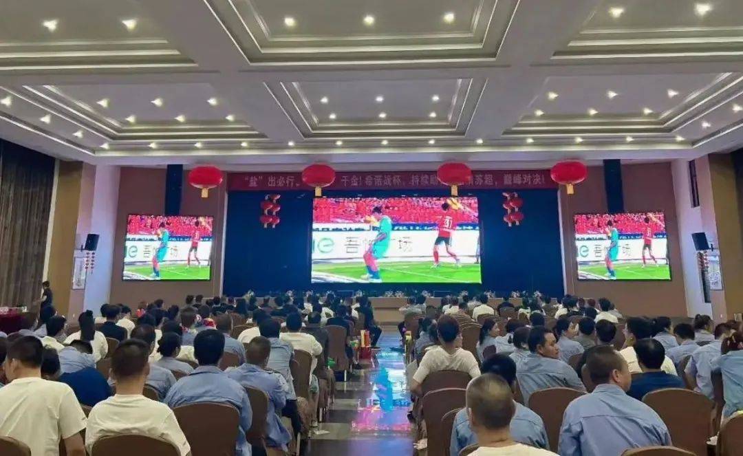 “苏超”赛场外观赛团，看球交友话发展