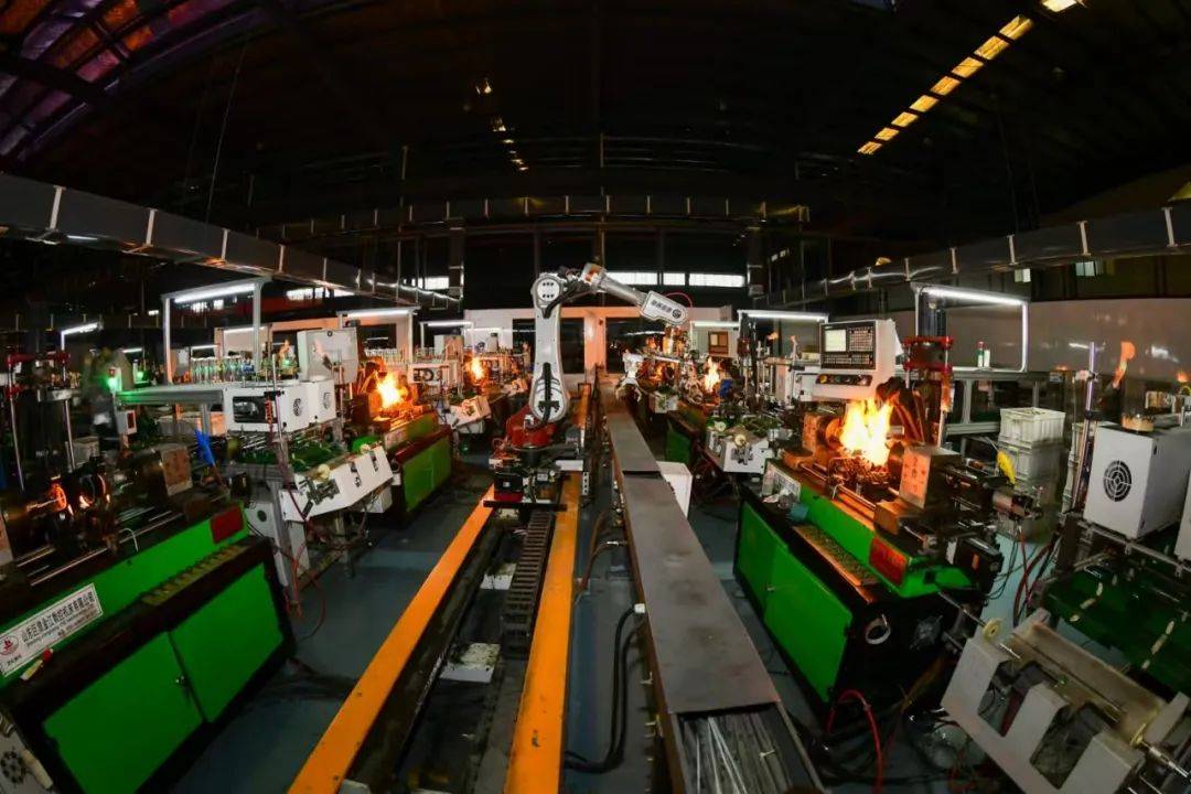 “苏超”赛场外观赛团，看球交友话发展