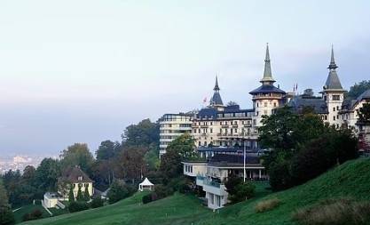 最贵套房每晚1.35万镑！邮报：英格兰女足入驻瑞士顶级豪华酒店