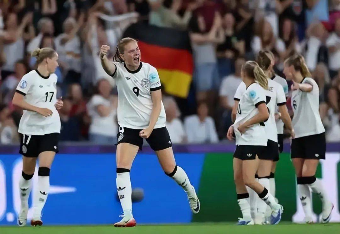 女足欧洲杯4强全部诞生！德国队少打1人逆转，半决赛上演西德大战