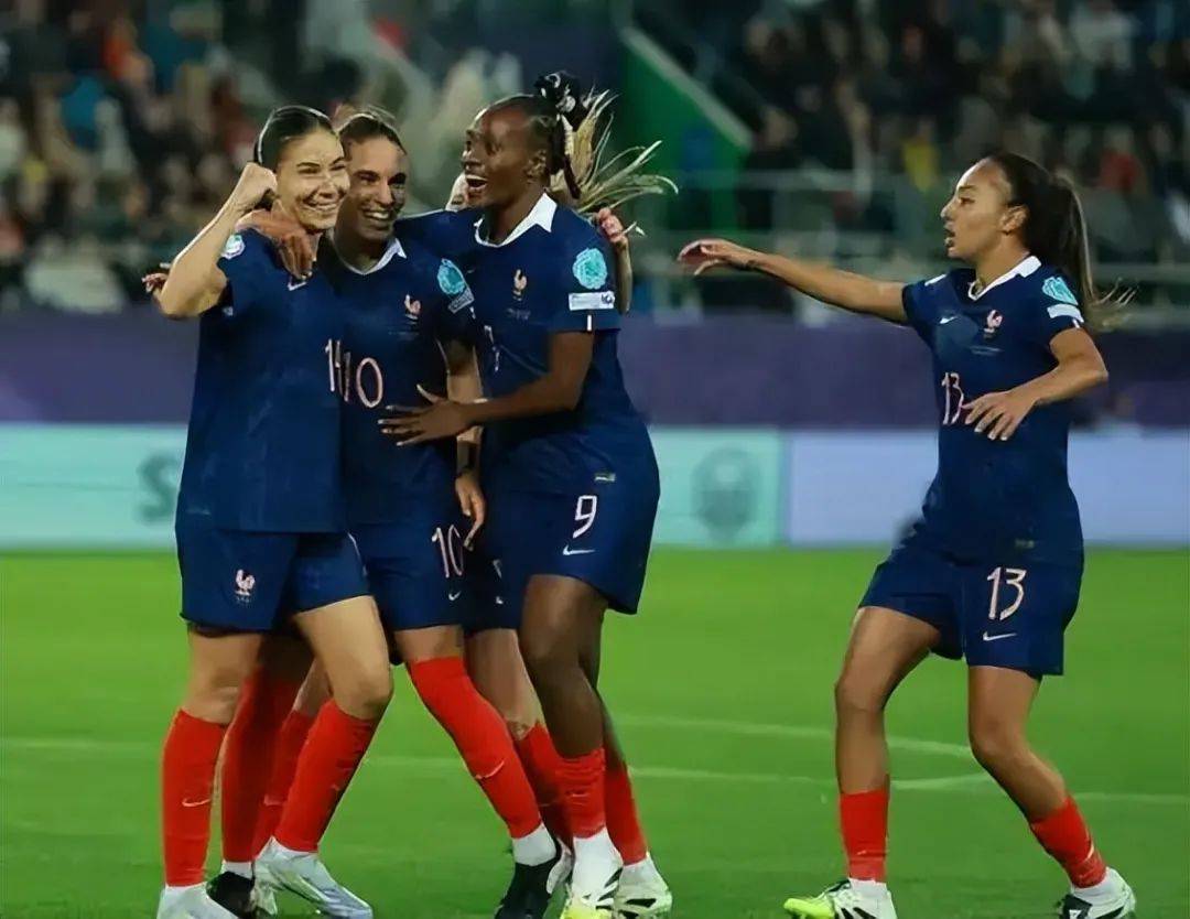 女足欧洲杯4强全部诞生！德国队少打1人逆转，半决赛上演西德大战