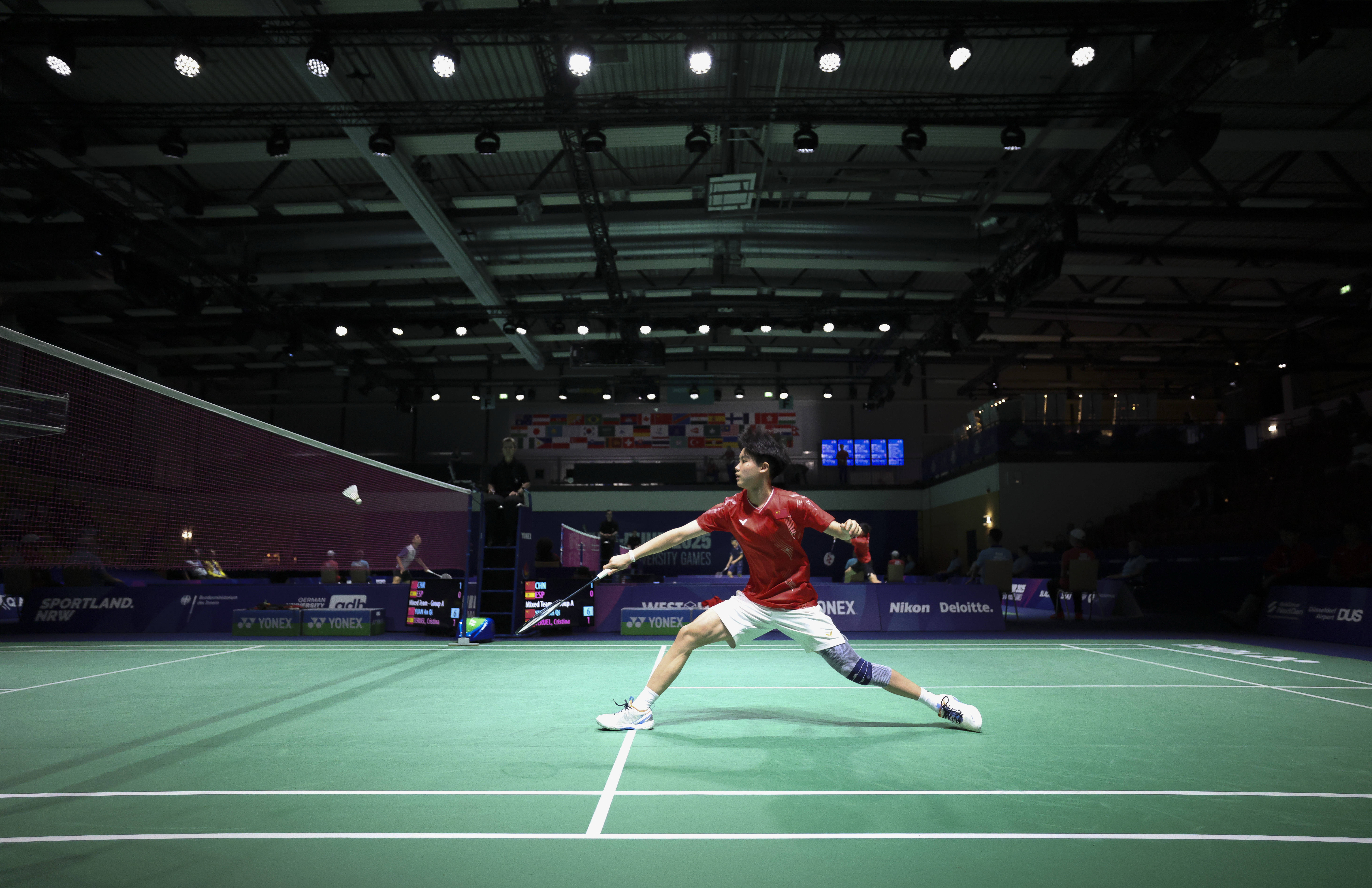 (体育)大运会——羽毛球混合团体小组赛:中国队胜西班牙队