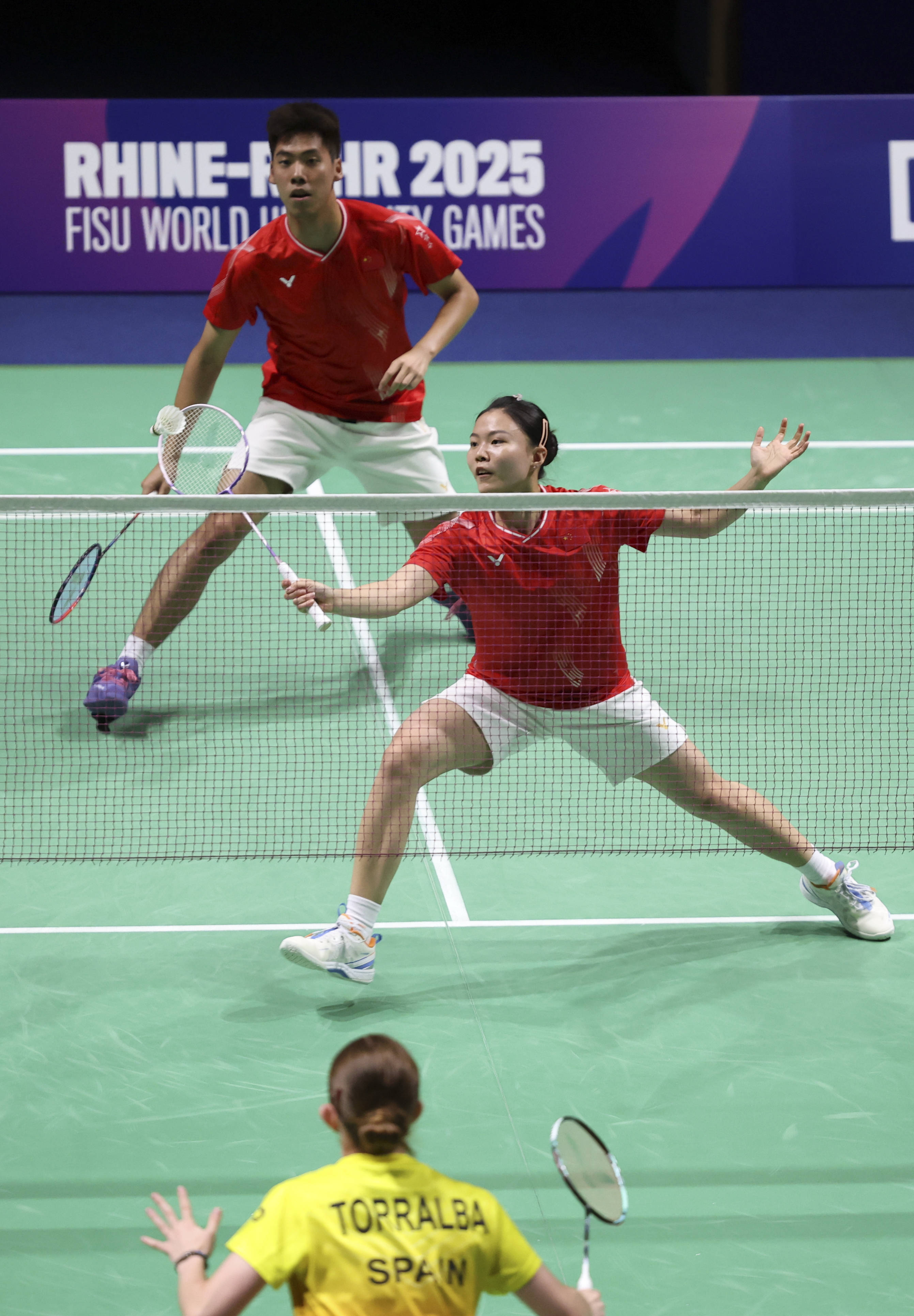 (体育)大运会——羽毛球混合团体小组赛:中国队胜西班牙队