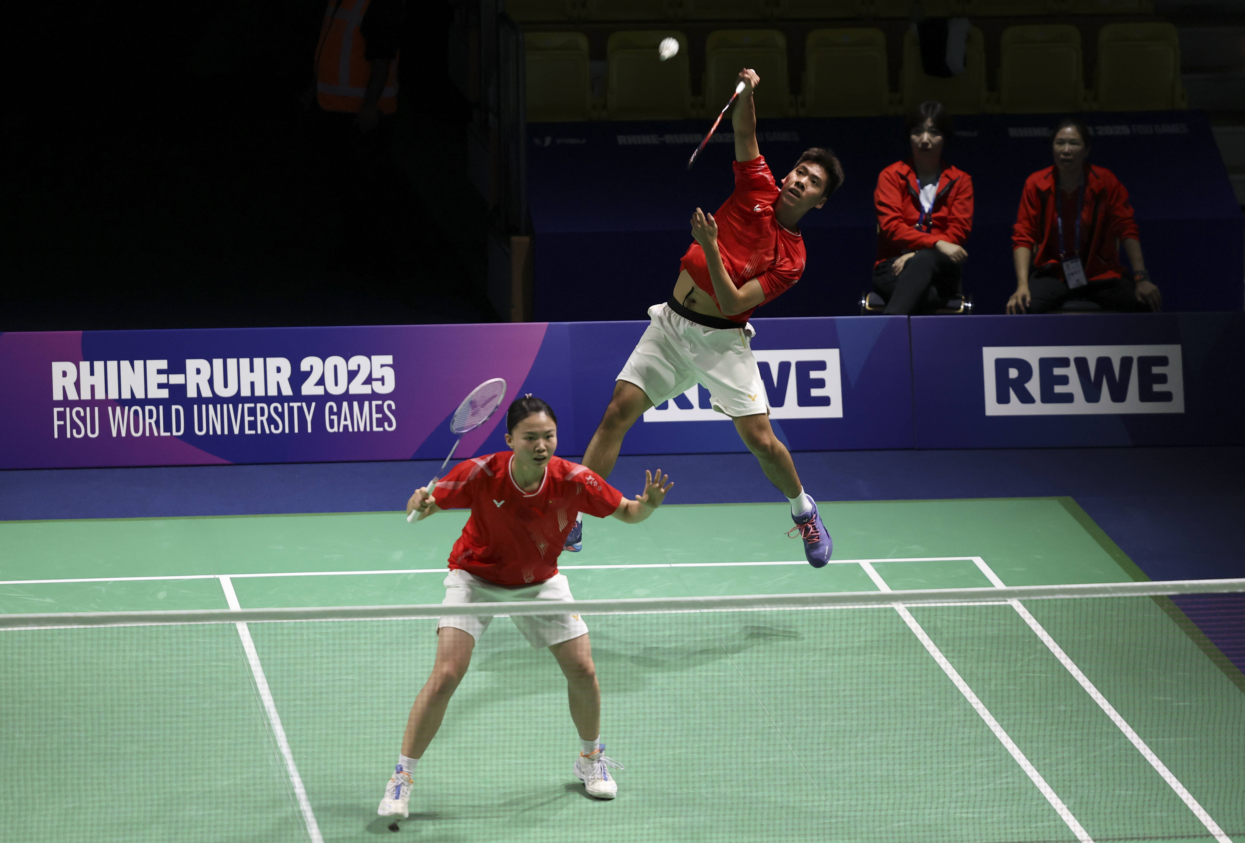 (体育)大运会——羽毛球混合团体小组赛:中国队胜西班牙队