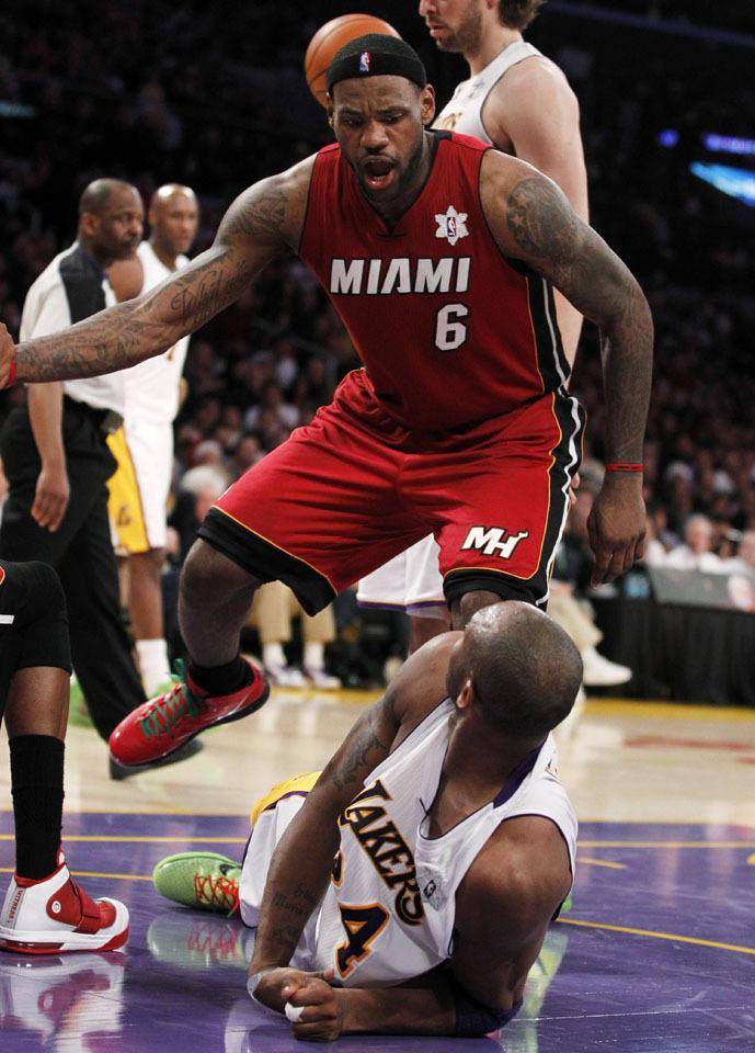 BR:詹姆斯各项数据碾压科比!库里也比科比好很多!