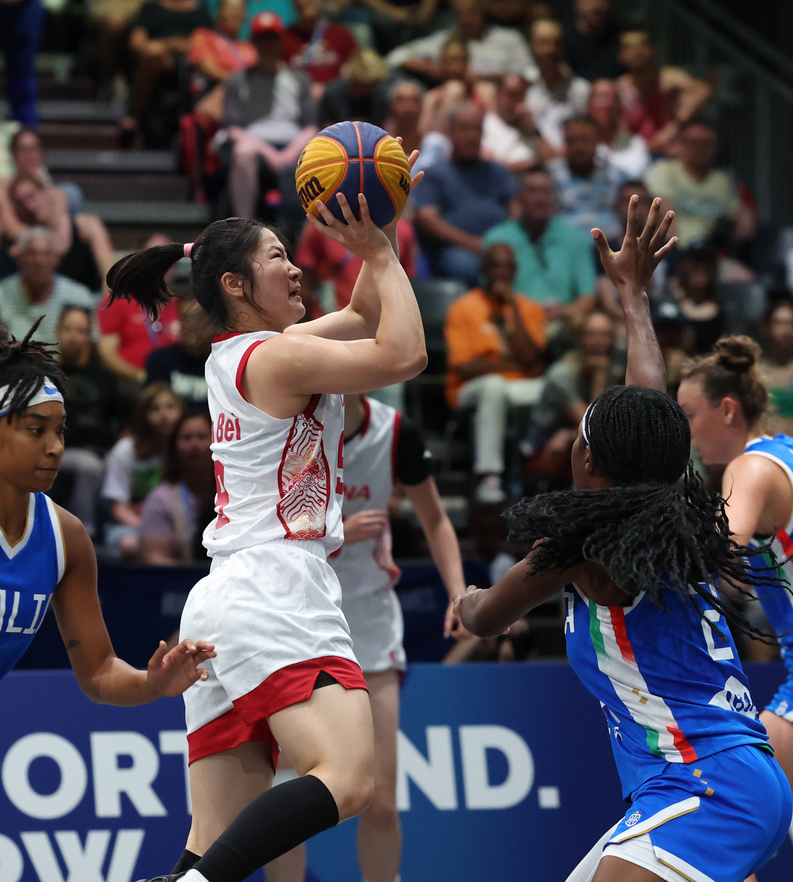 （体育）大运会——女子三人篮球：中国队晋级四强