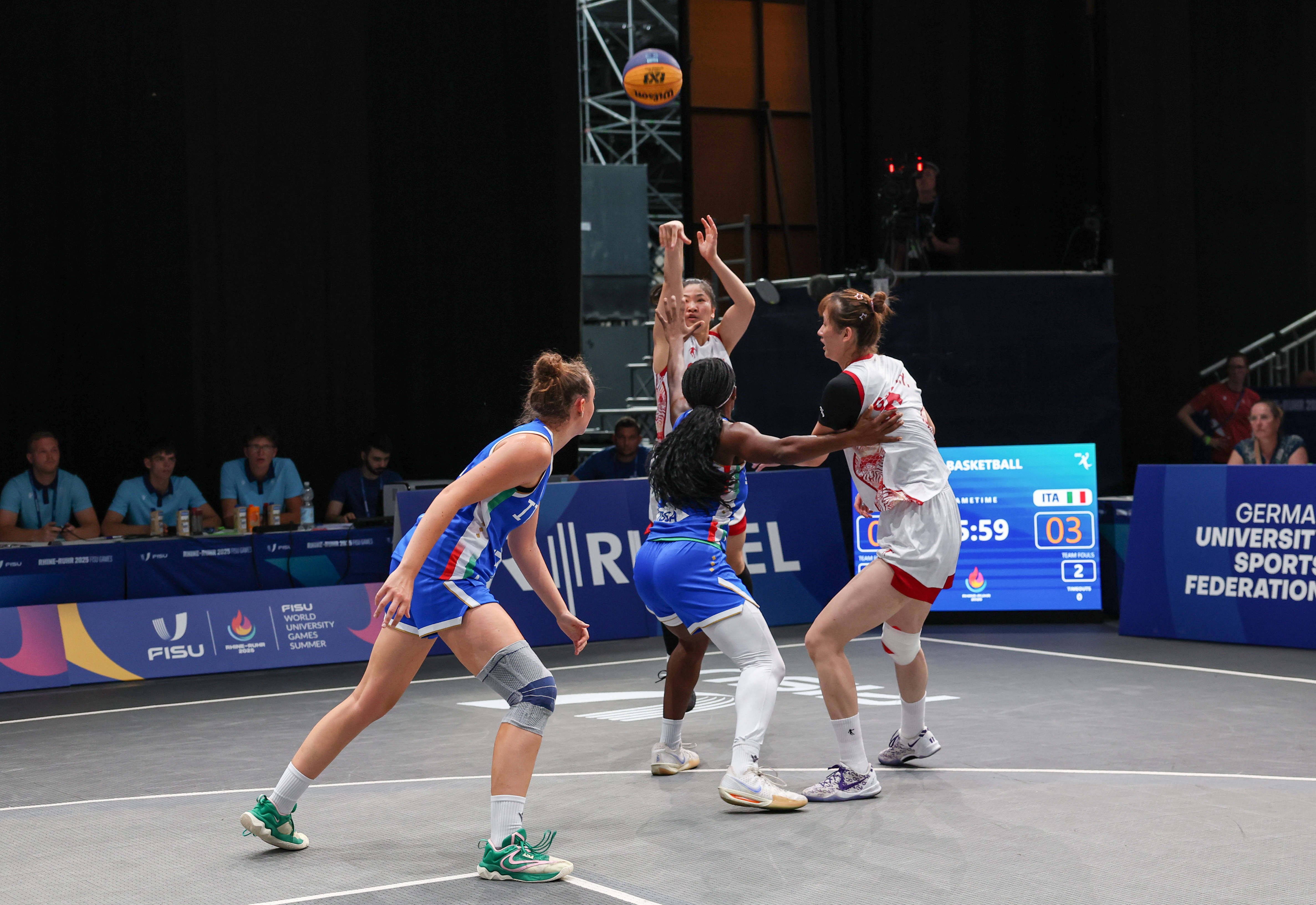 （体育）大运会——女子三人篮球：中国队晋级四强