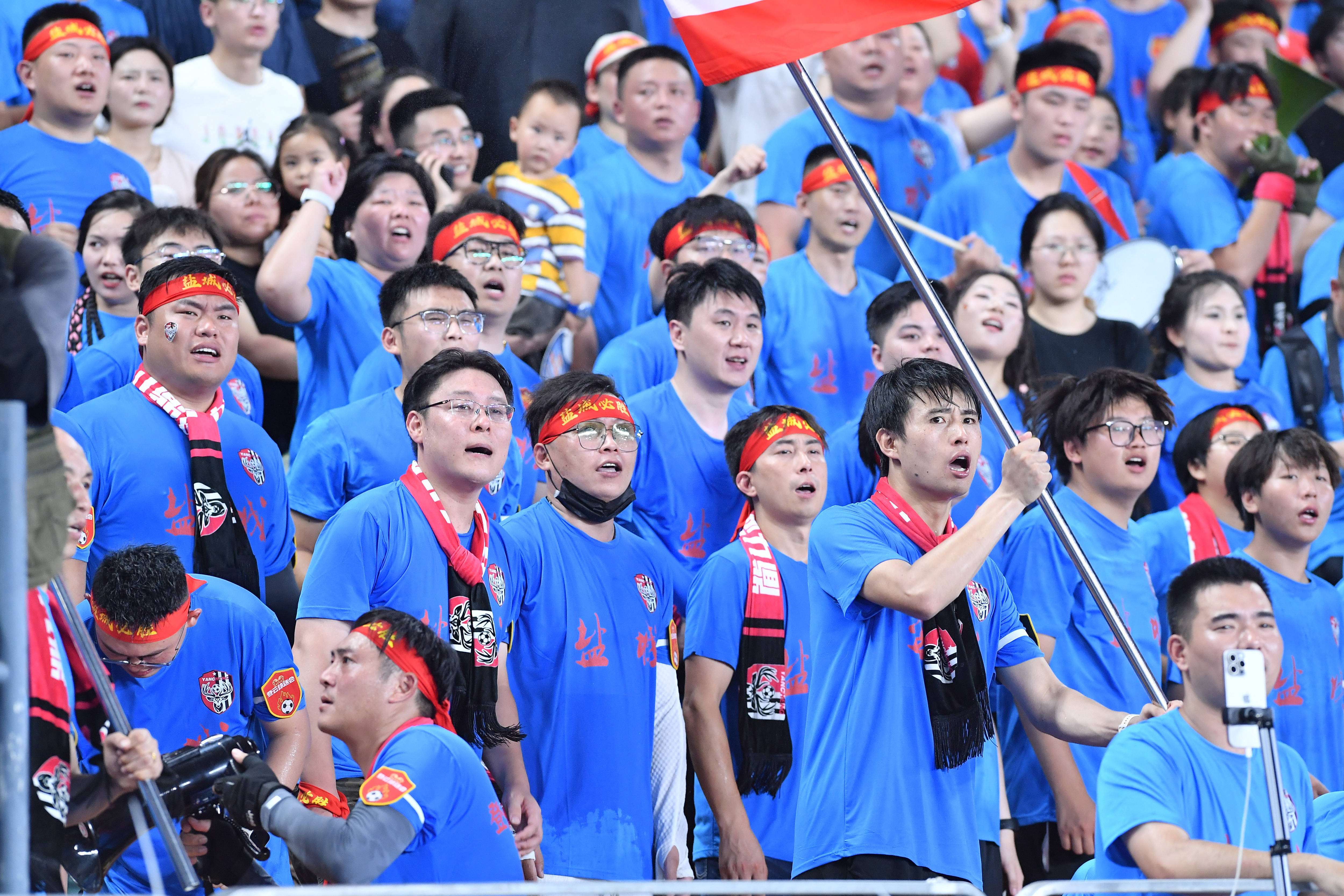 (体育)足球——江苏省城市足球联赛:南通队胜盐城队