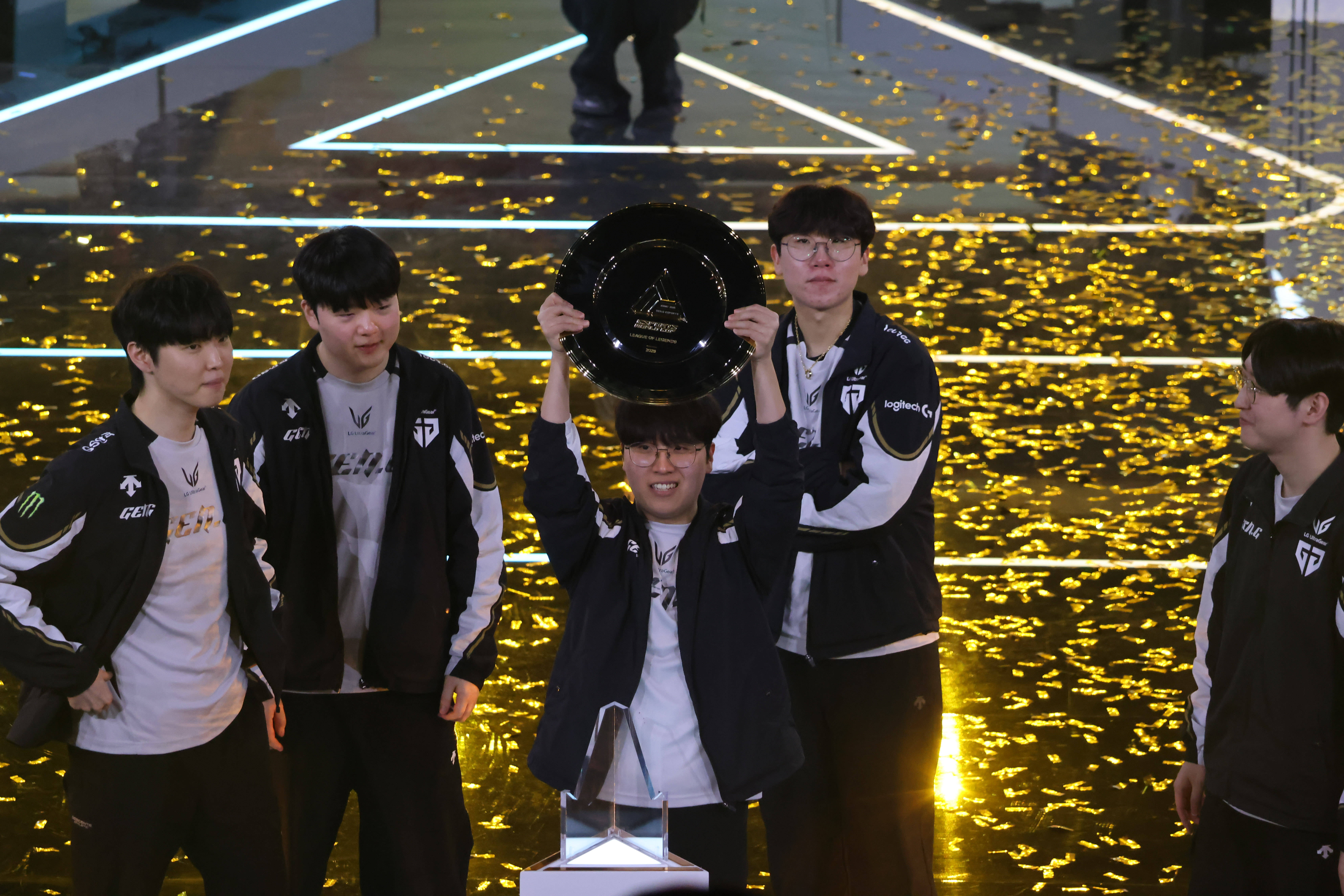 （体育）电子竞技——电竞世界杯：中国战队AG.AL获英雄联盟项目亚军