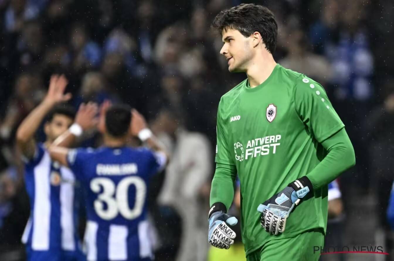 反转！曼联放弃大马丁，高层一千万捡大便宜，敲定新库尔图瓦