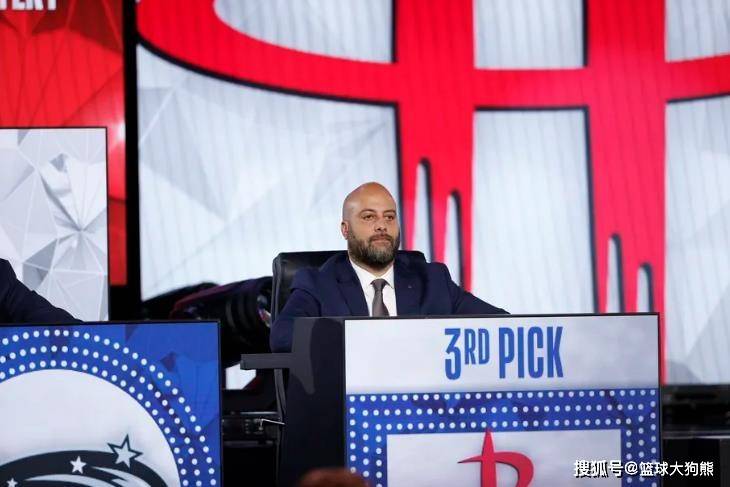 1年308万签后卫，火箭队只花230万？联盟送78万大礼，斯通真精明