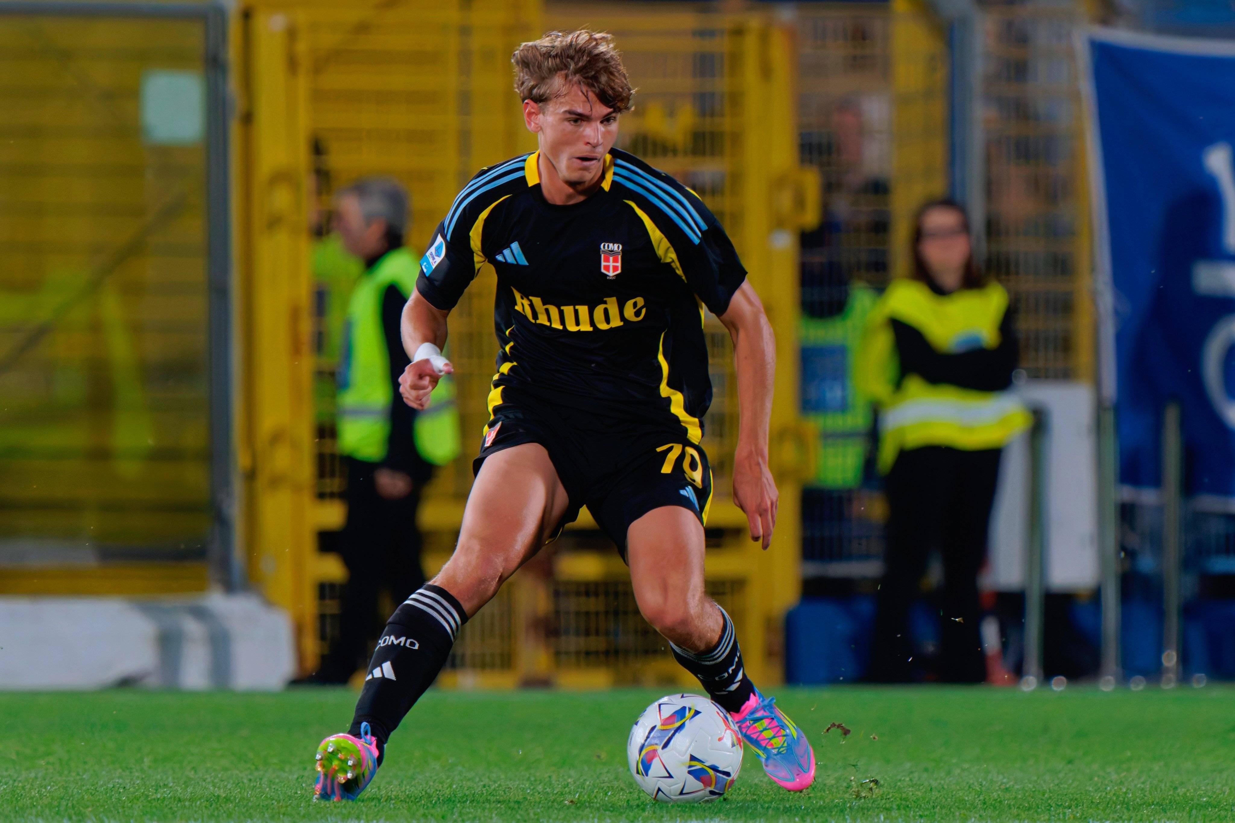 爱游戏-TA：热刺有意尼科-帕斯补强中场，不过科莫无意放人