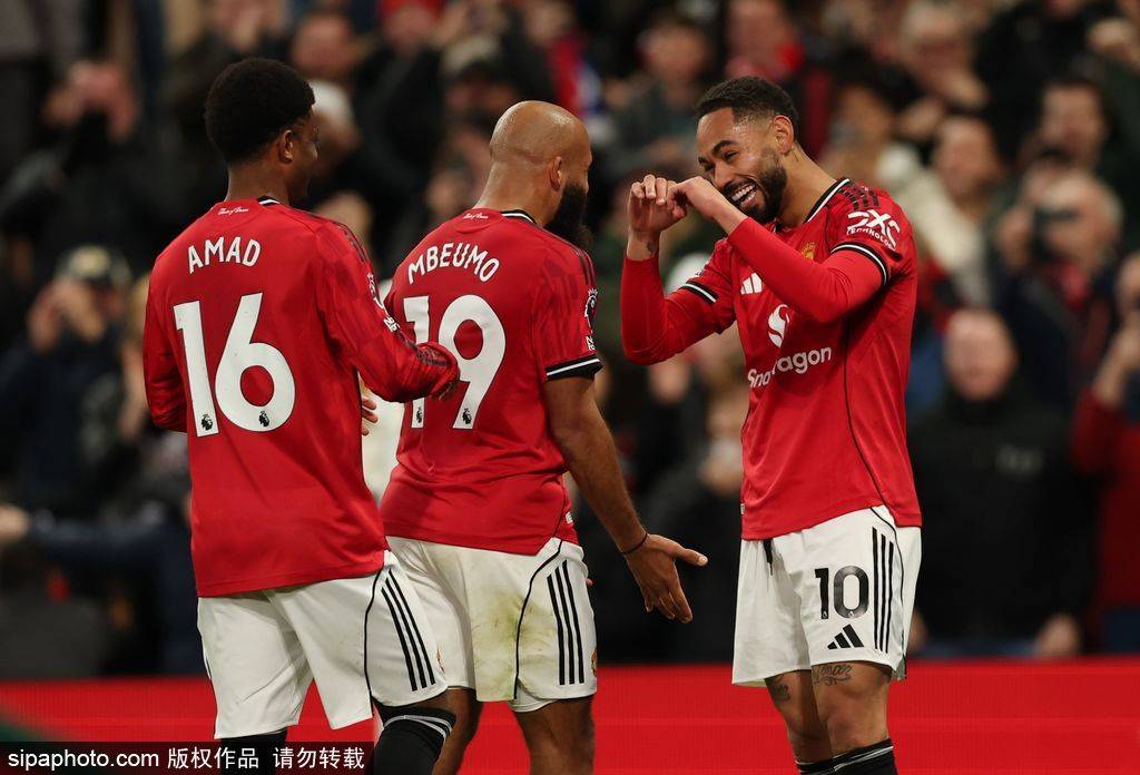 爱游戏-英媒：曼联高层满意阿莫林执教 目标是进入英超前六