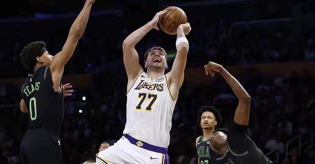 爱游戏体育中国-洛杉矶湖人在主场以133-121大胜新奥尔良鹈鹕 收获7连胜